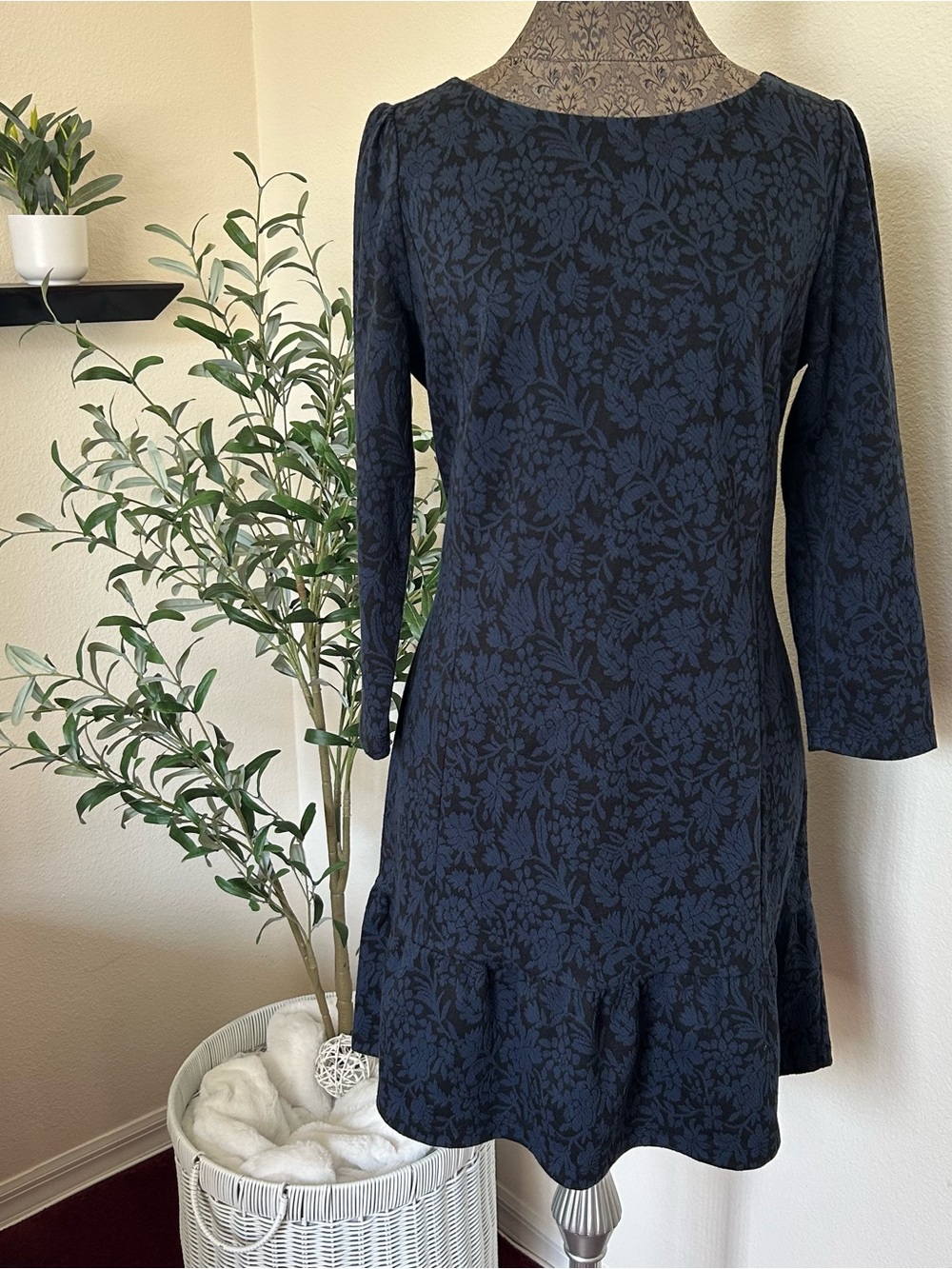 LOFT Navy Blue Floral Long-Sleeve Shift Dress